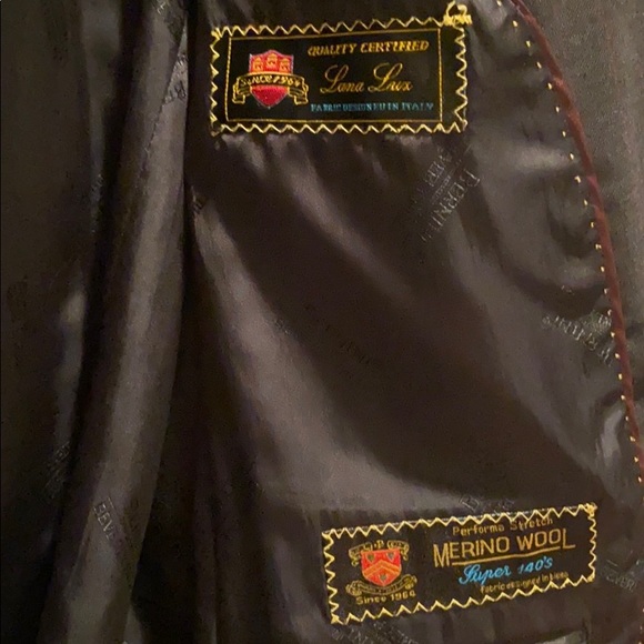 Suit - Picture 4 of 7